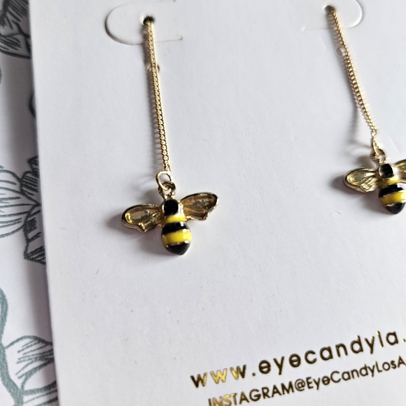 NWT Eye Candy Los Angeles Bee Drop Earrings - Picture 4 of 6